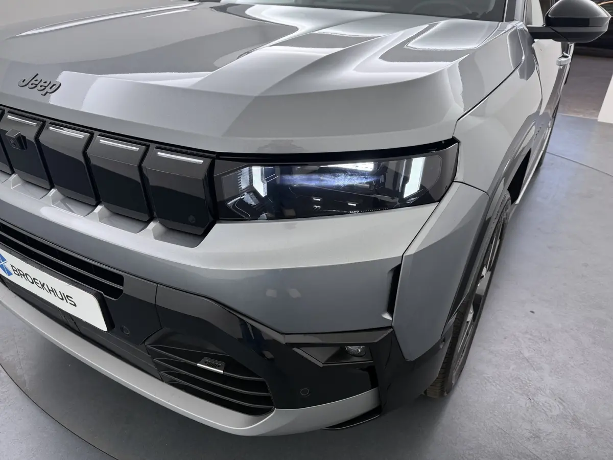 1.6 e-Hybrid Plug-In First Edition | Adaptieve cruise | Pano dak | 360* camera | Focal audio | Elek. stoelen | Leder | Stoelverwarming en massage | Carplay |