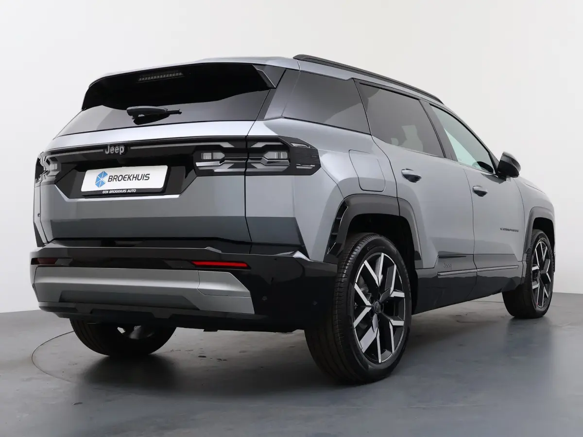 1.6 e-Hybrid Plug-In First Edition | Adaptieve cruise | Pano dak | 360* camera | Focal audio | Elek. stoelen | Leder | Stoelverwarming en massage | Carplay |