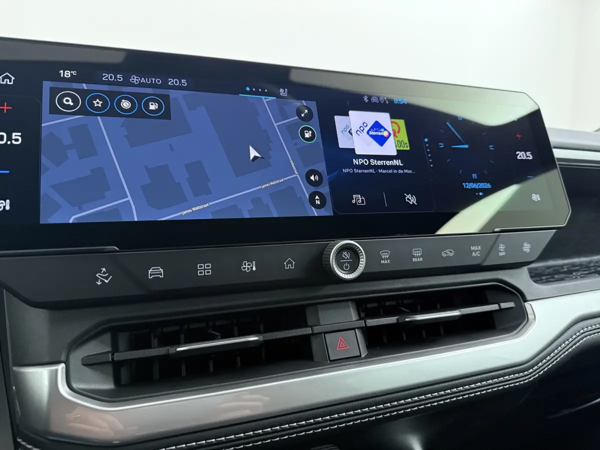 1.6 e-Hybrid Plug-In First Edition | Adaptieve cruise | Pano dak | 360* camera | Focal audio | Elek. stoelen | Leder | Stoelverwarming en massage | Carplay |
