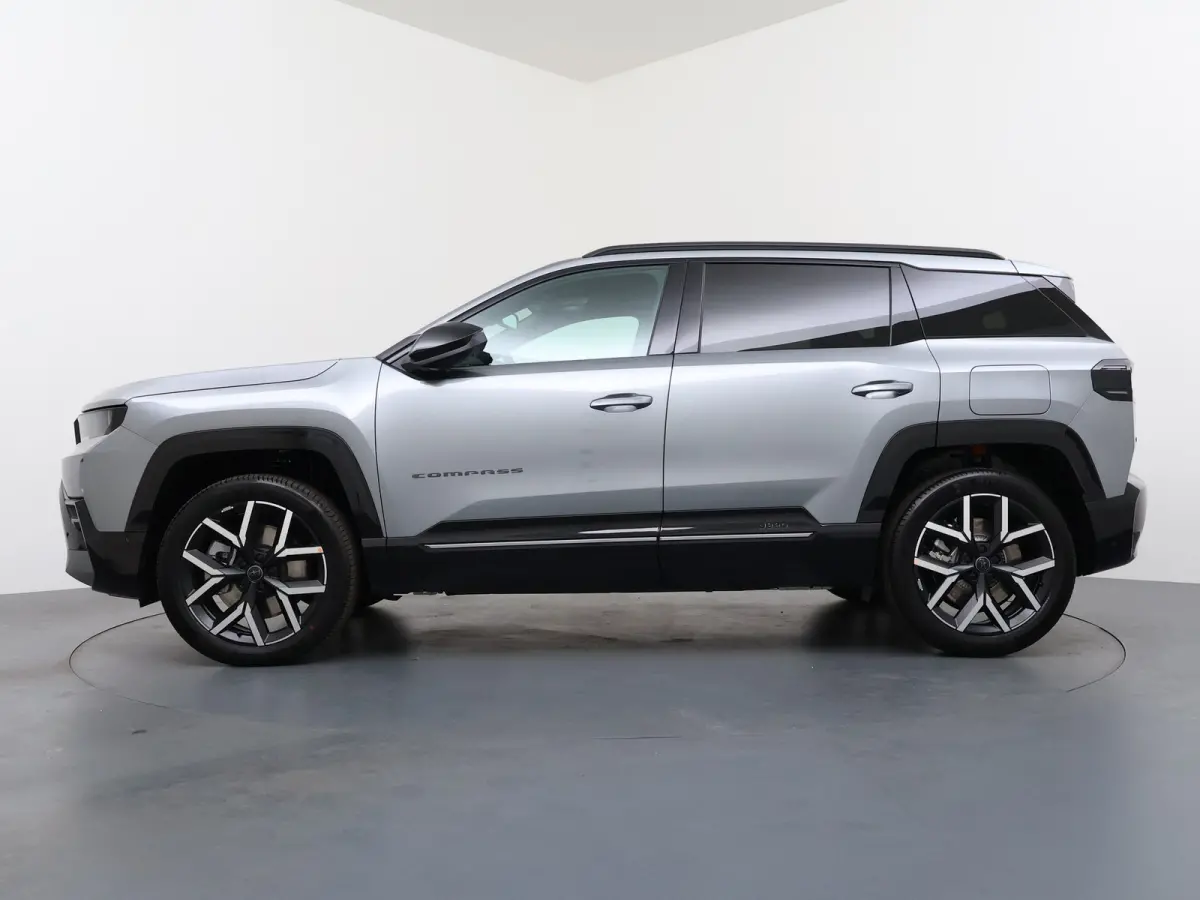 1.6 e-Hybrid Plug-In First Edition | Adaptieve cruise | Pano dak | 360* camera | Focal audio | Elek. stoelen | Leder | Stoelverwarming en massage | Carplay |