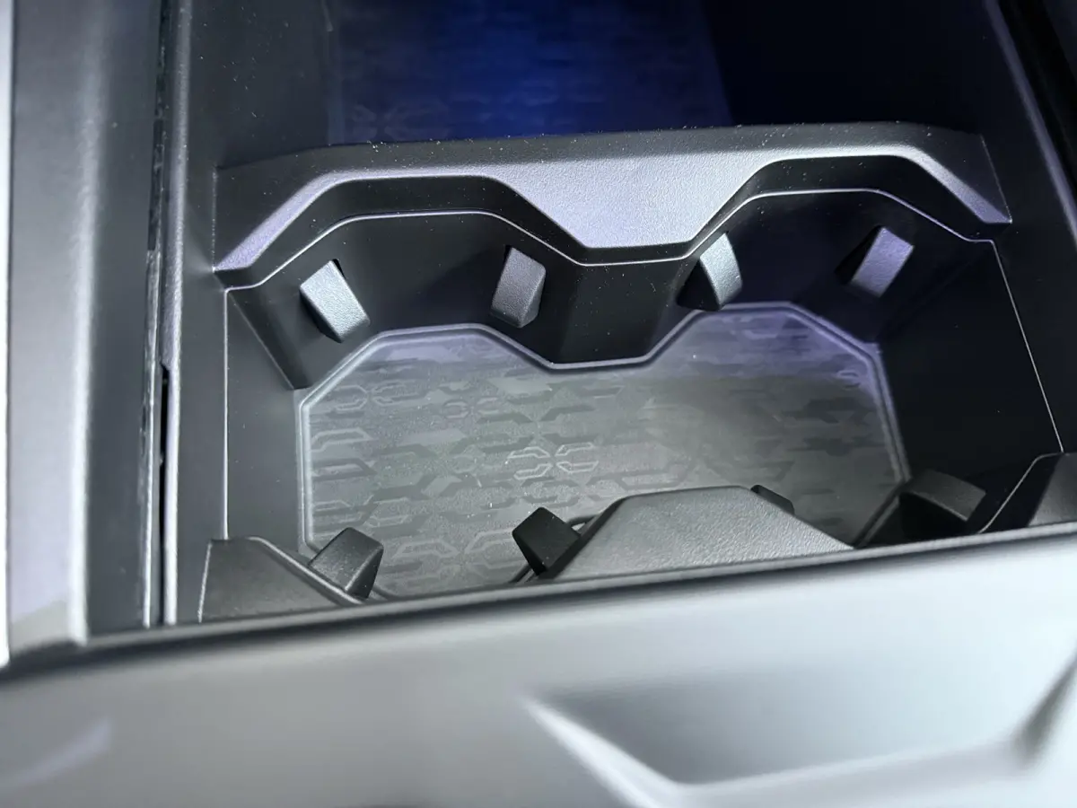 1.6 e-Hybrid Plug-In First Edition | Adaptieve cruise | Pano dak | 360* camera | Focal audio | Elek. stoelen | Leder | Stoelverwarming en massage | Carplay |