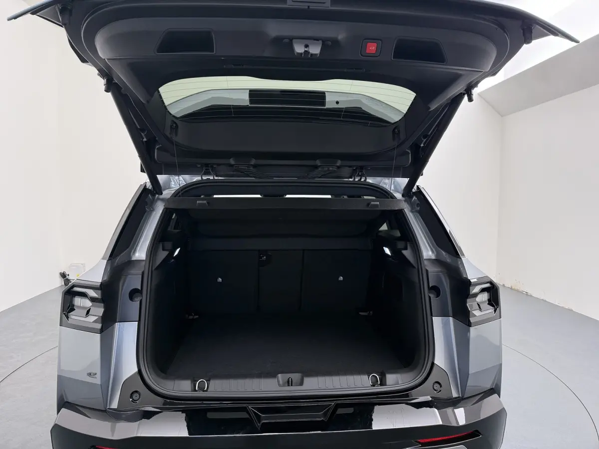 1.6 e-Hybrid Plug-In First Edition | Adaptieve cruise | Pano dak | 360* camera | Focal audio | Elek. stoelen | Leder | Stoelverwarming en massage | Carplay |