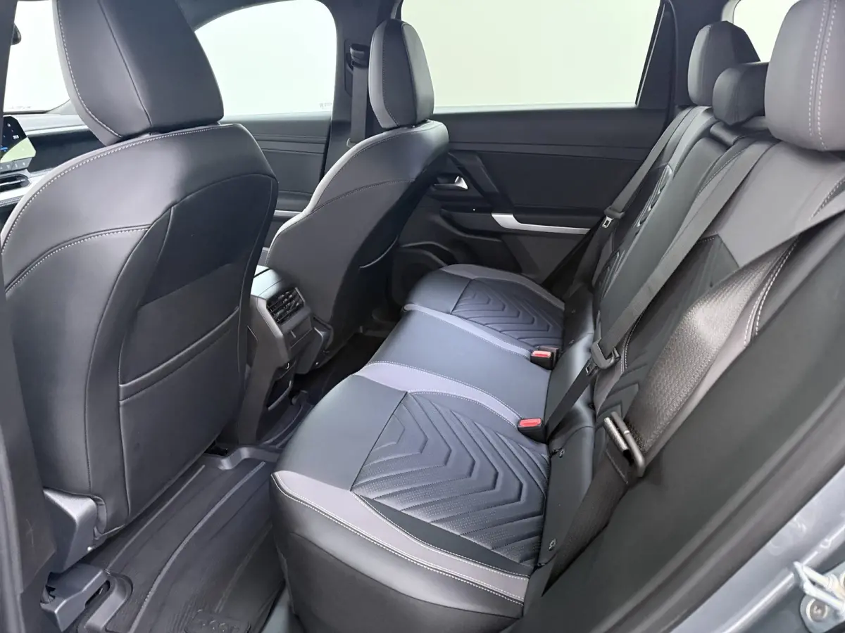 1.6 e-Hybrid Plug-In First Edition | Adaptieve cruise | Pano dak | 360* camera | Focal audio | Elek. stoelen | Leder | Stoelverwarming en massage | Carplay |