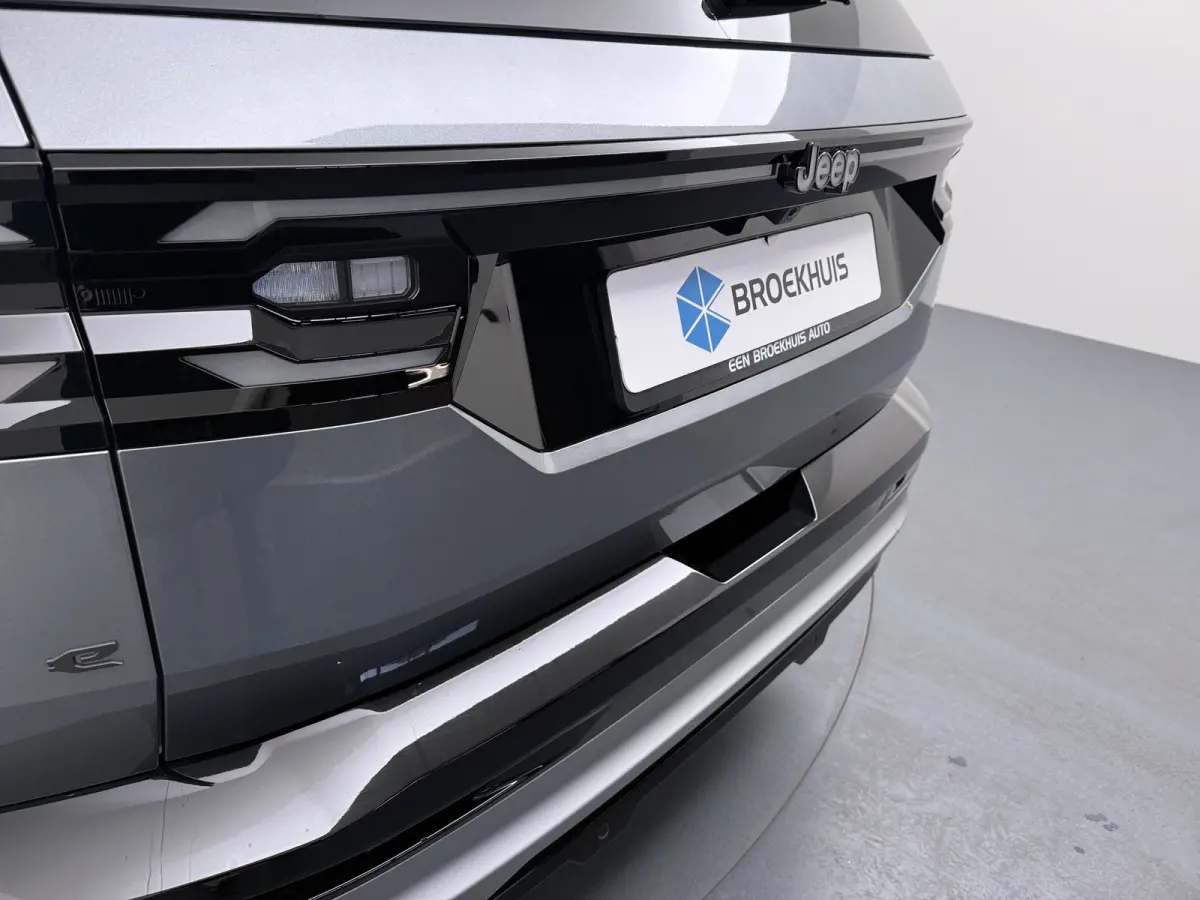 1.6 e-Hybrid Plug-In First Edition | Adaptieve cruise | Pano dak | 360* camera | Focal audio | Elek. stoelen | Leder | Stoelverwarming en massage | Carplay |