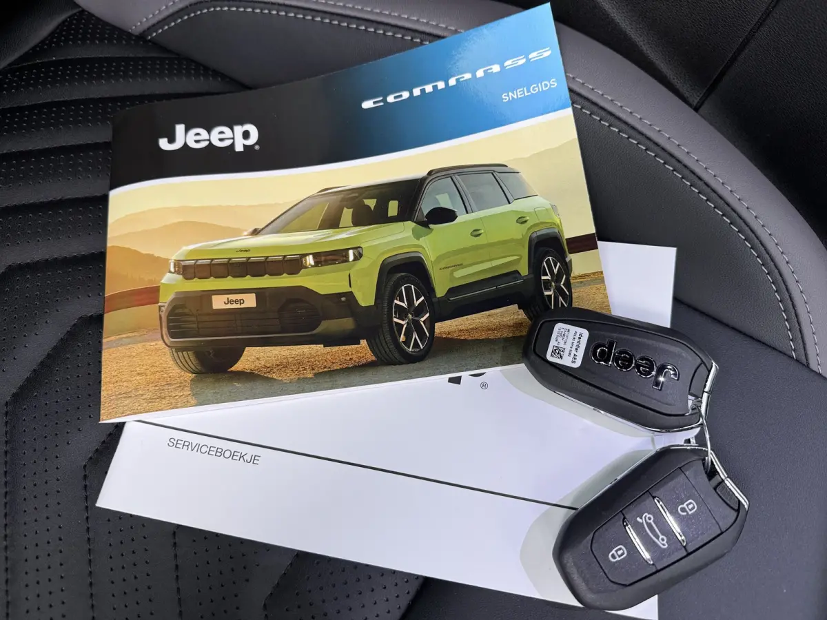 1.6 e-Hybrid Plug-In First Edition | Adaptieve cruise | Pano dak | 360* camera | Focal audio | Elek. stoelen | Leder | Stoelverwarming en massage | Carplay |