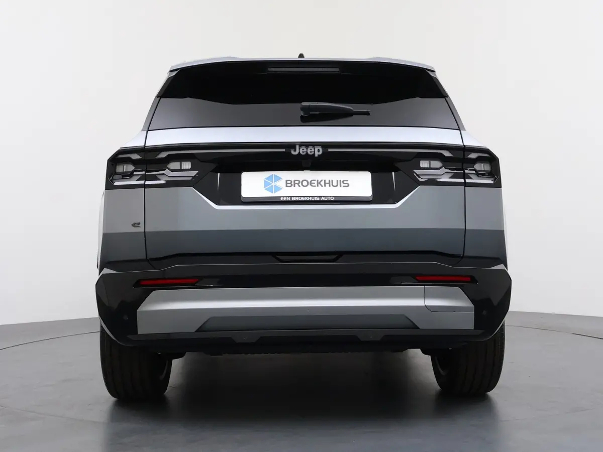 1.6 e-Hybrid Plug-In First Edition | Adaptieve cruise | Pano dak | 360* camera | Focal audio | Elek. stoelen | Leder | Stoelverwarming en massage | Carplay |