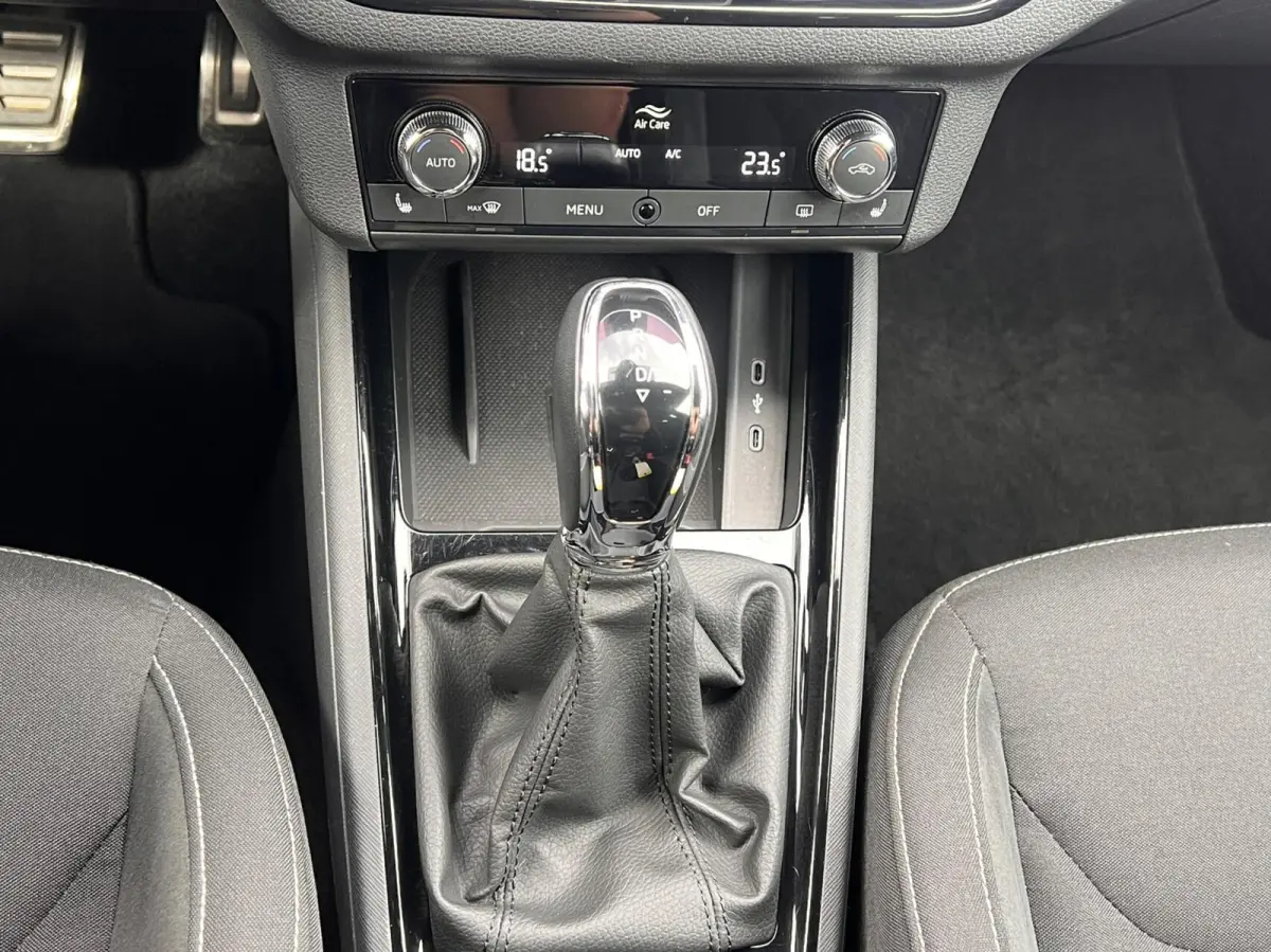 1.0 TSI Automaat sportstoelen stoelverw