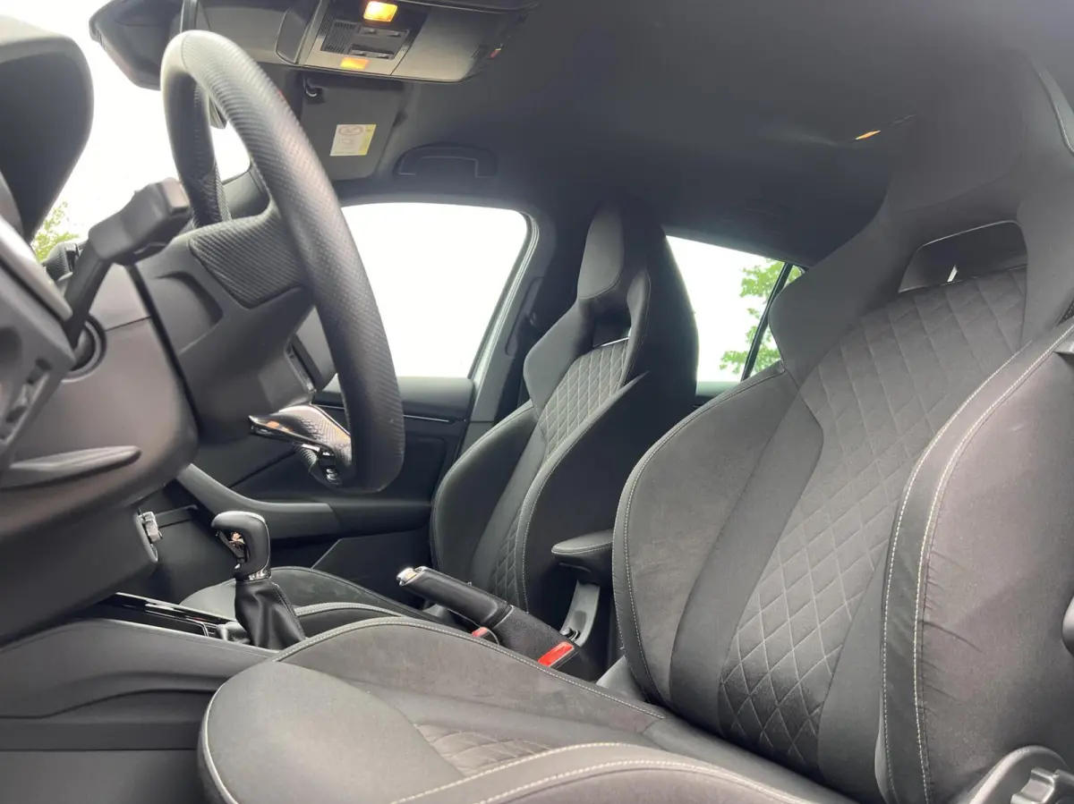1.0 TSI Automaat sportstoelen stoelverw
