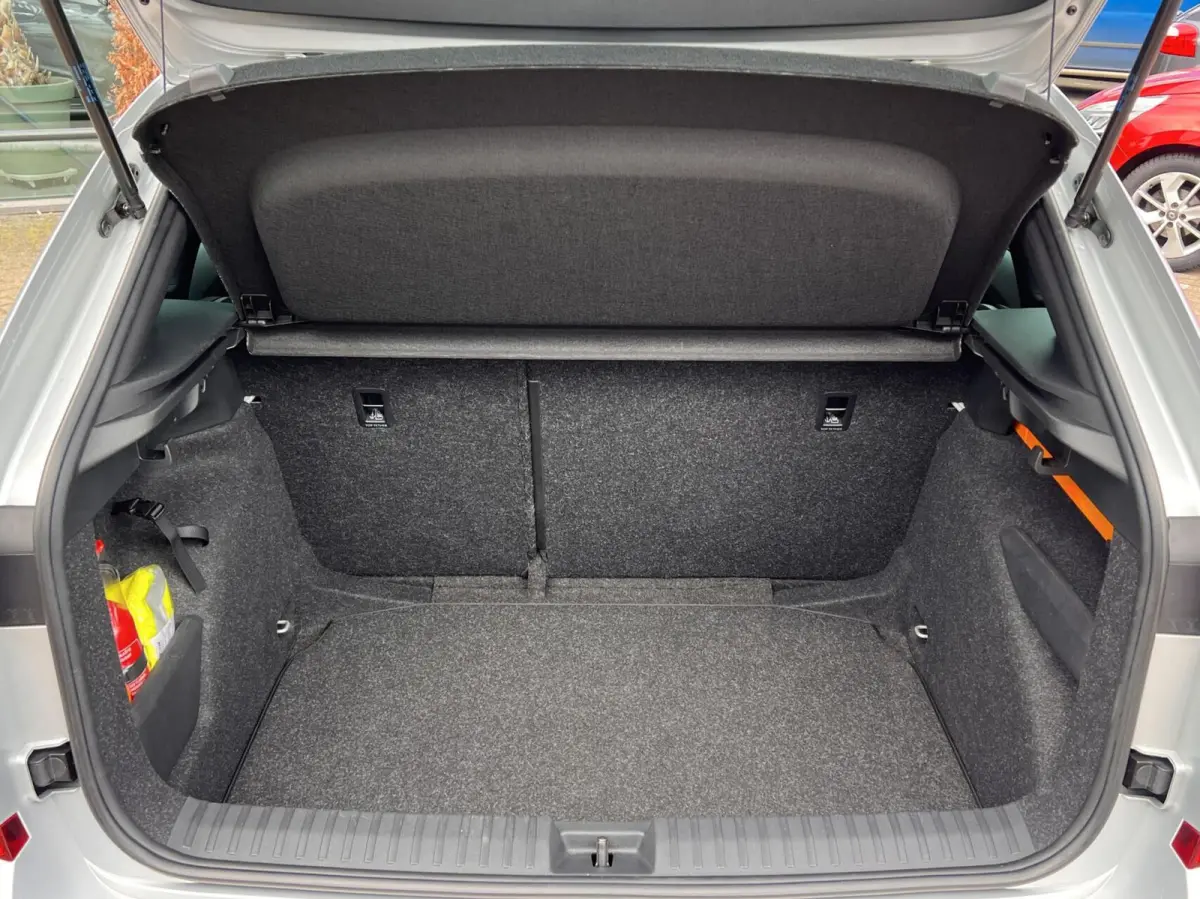 1.0 TSI Automaat sportstoelen stoelverw