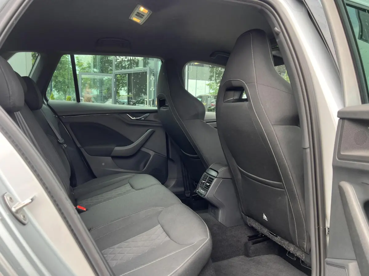 1.0 TSI Automaat sportstoelen stoelverw