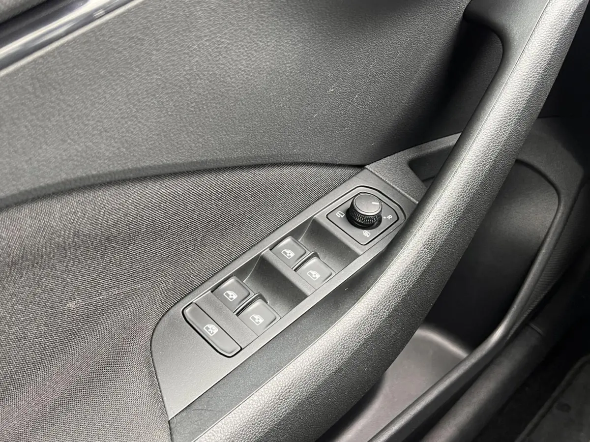 1.0 TSI Automaat sportstoelen stoelverw