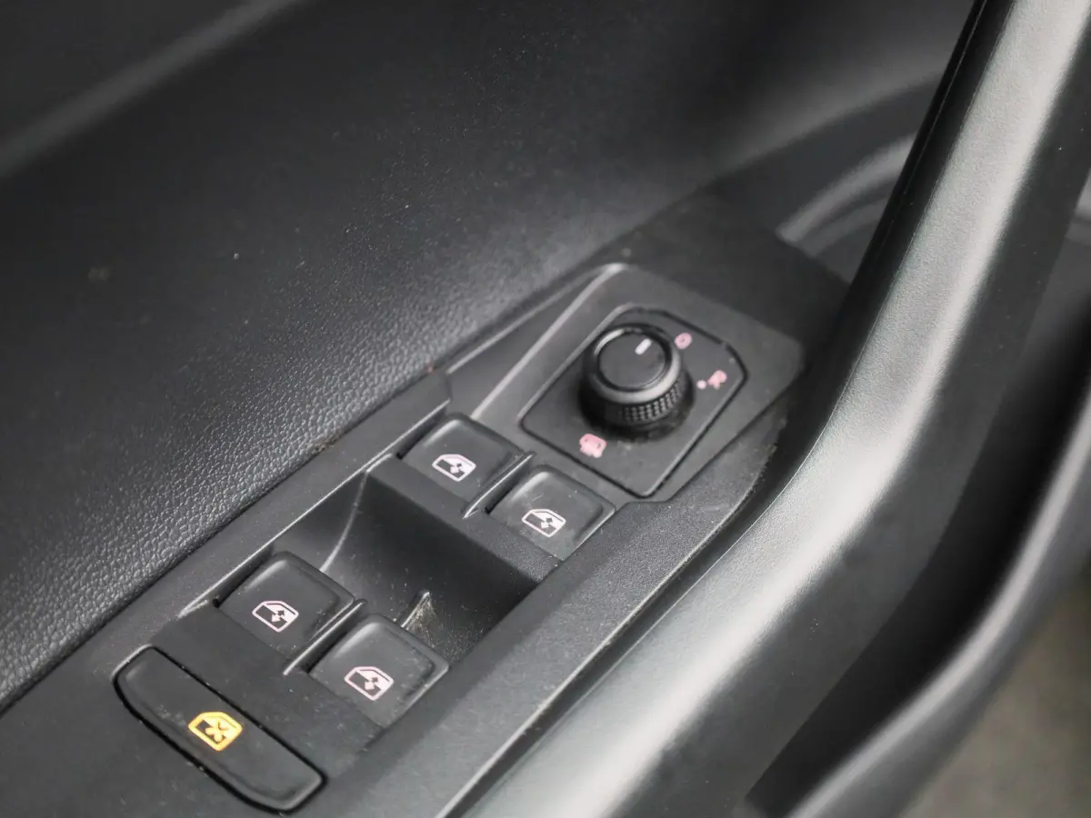1.0 TSI Comfortline Business 95 PK| Origineel Nederlands | 1e Eigenaar | Navigatie | Parkeersensoren | Cllimatronic | Apple Carplay | Android Auto | Mobiel Draadloos Oplaadbaar