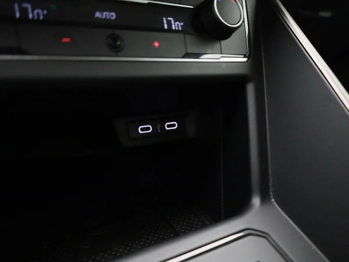 1.0 TSI Comfortline Business 95 PK| Origineel Nederlands | 1e Eigenaar | Navigatie | Parkeersensoren | Cllimatronic | Apple Carplay | Android Auto | Mobiel Draadloos Oplaadbaar