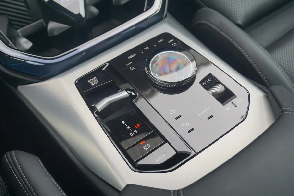 xDrive20 M Sportpakket | Glazen Panoramadak | Trekhaak Elektrisch | Stuur- en stoelverwarming | Stoelventilatie | Active Cruise Control | Harman Kardon