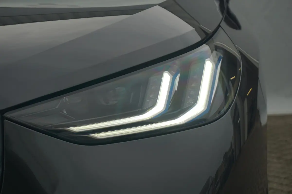 xDrive20 M Sportpakket | Glazen Panoramadak | Trekhaak Elektrisch | Stuur- en stoelverwarming | Stoelventilatie | Active Cruise Control | Harman Kardon