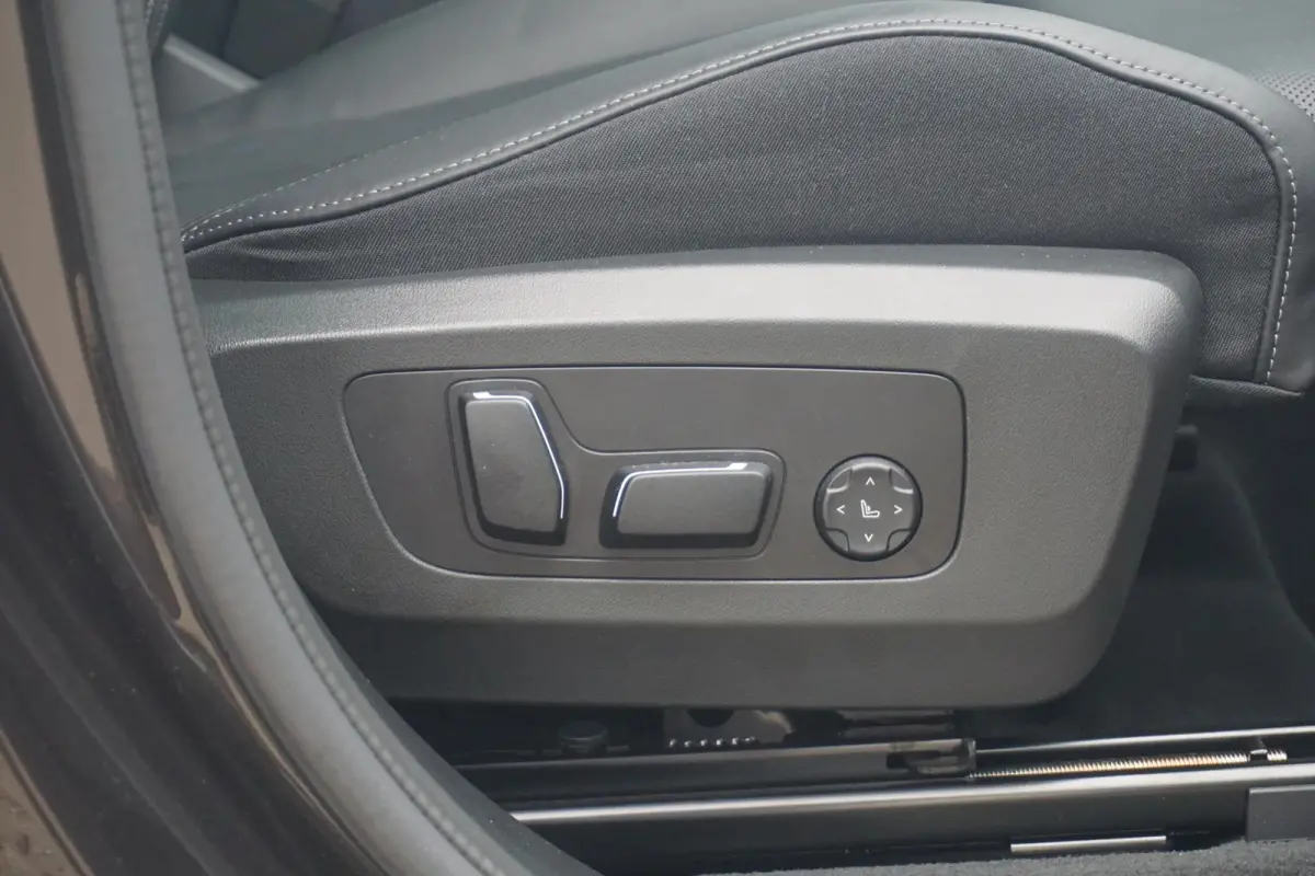 xDrive20 M Sportpakket | Glazen Panoramadak | Trekhaak Elektrisch | Stuur- en stoelverwarming | Stoelventilatie | Active Cruise Control | Harman Kardon