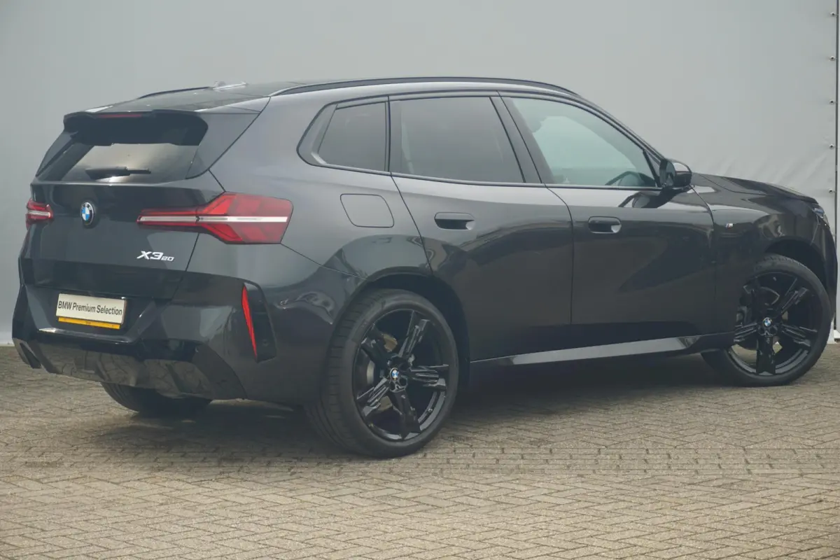 xDrive20 M Sportpakket | Glazen Panoramadak | Trekhaak Elektrisch | Stuur- en stoelverwarming | Stoelventilatie | Active Cruise Control | Harman Kardon