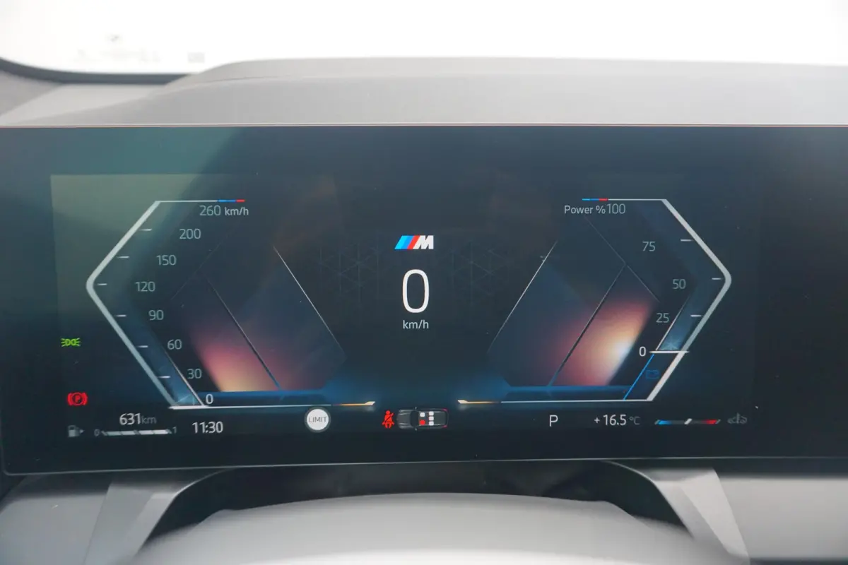 xDrive20 M Sportpakket | Glazen Panoramadak | Trekhaak Elektrisch | Stuur- en stoelverwarming | Stoelventilatie | Active Cruise Control | Harman Kardon