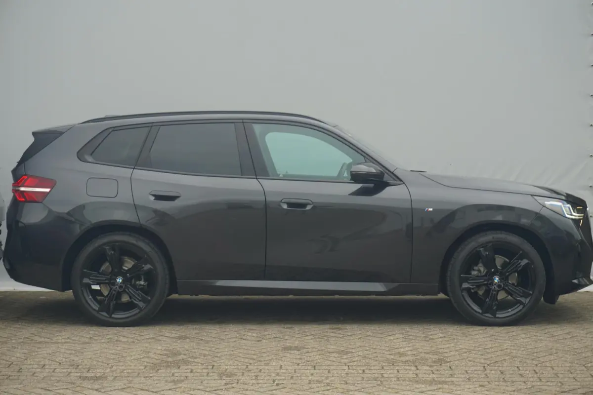 xDrive20 M Sportpakket | Glazen Panoramadak | Trekhaak Elektrisch | Stuur- en stoelverwarming | Stoelventilatie | Active Cruise Control | Harman Kardon