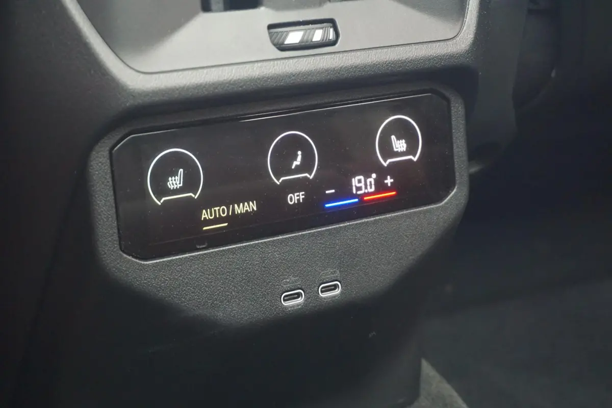 xDrive20 M Sportpakket | Glazen Panoramadak | Trekhaak Elektrisch | Stuur- en stoelverwarming | Stoelventilatie | Active Cruise Control | Harman Kardon