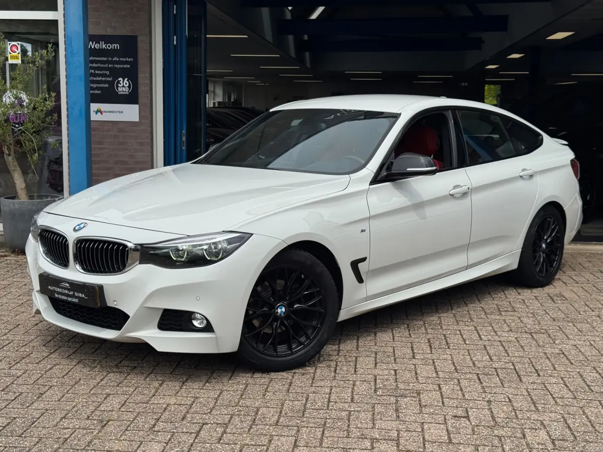 320i High Executive 2020 AUT NAP!