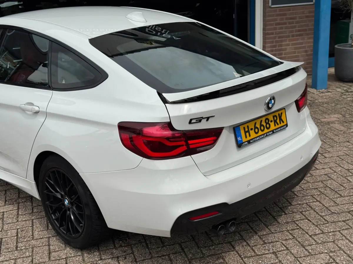 320i High Executive 2020 AUT NAP!