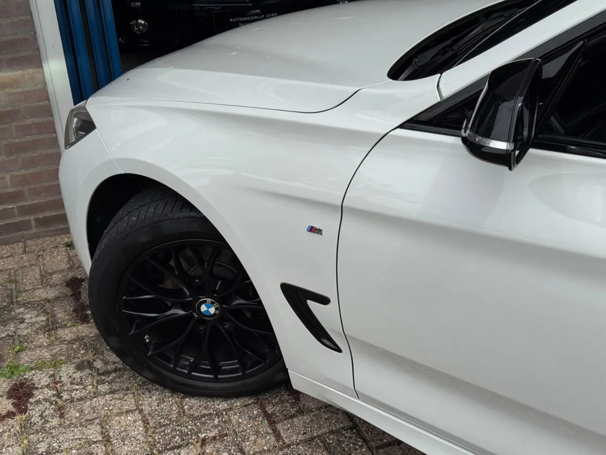 320i High Executive 2020 AUT NAP!