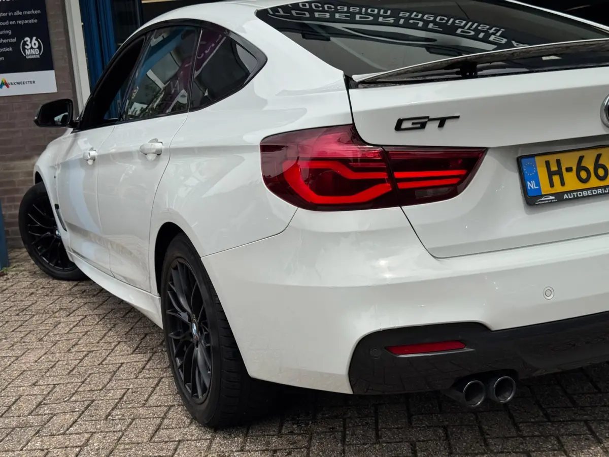 320i High Executive 2020 AUT NAP!