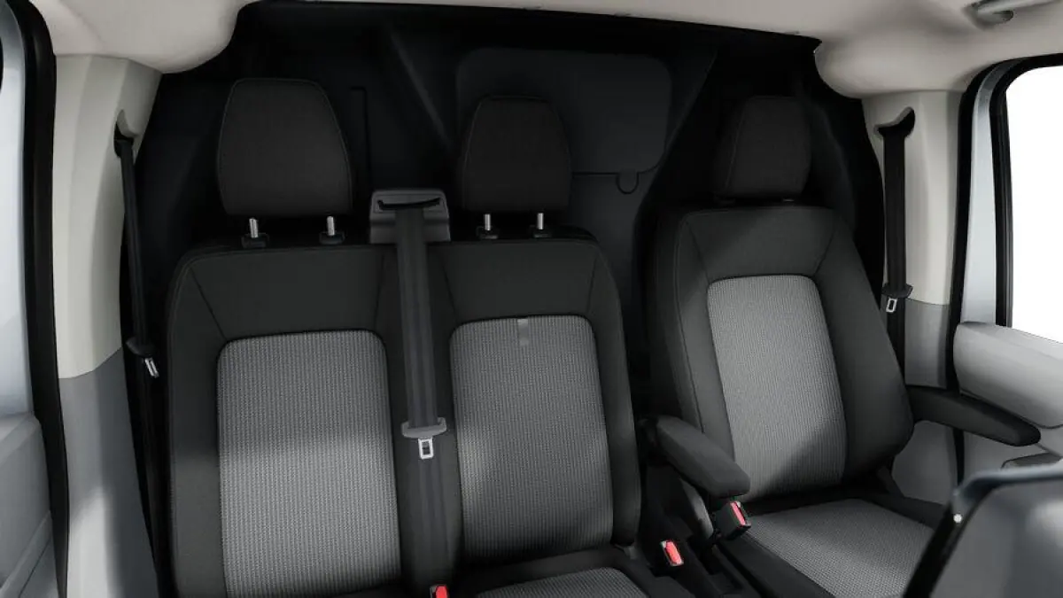 L2H1 Life 136PK | Airco | Multifunctioneel stuur | Cruise control | Apple Carplay | Trekhaak | Achterdeuren | Armsteun | Achteruitrijcamera |