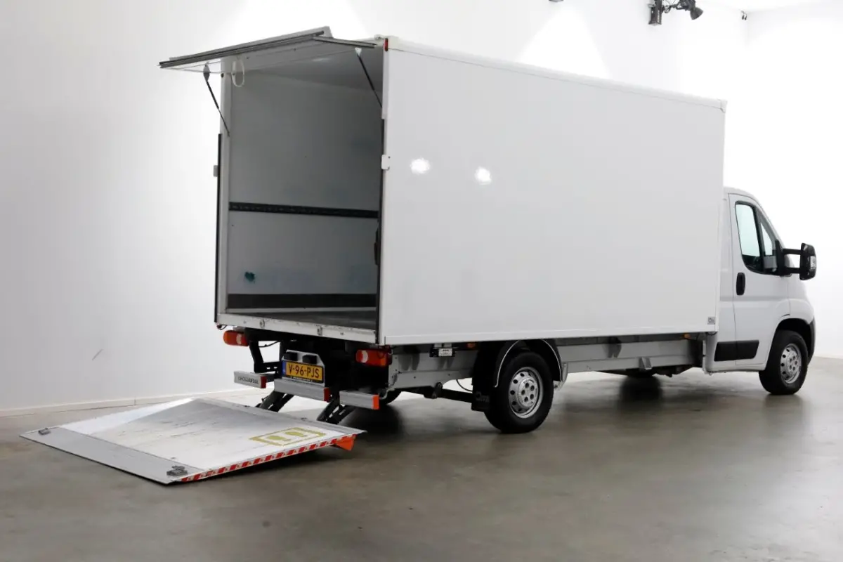 2.2D 140pk Bakwagen met laadklep 1.060kg laadvermogen 07-2022