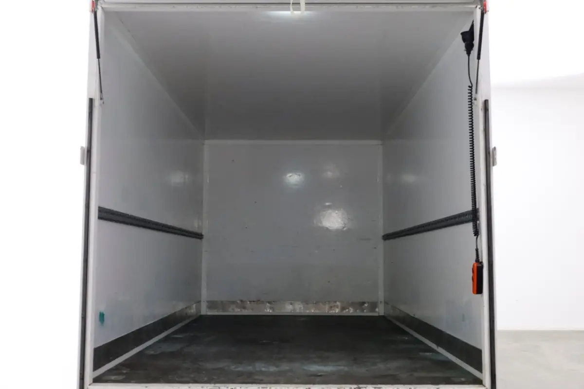 2.2D 140pk Bakwagen met laadklep 1.060kg laadvermogen 07-2022