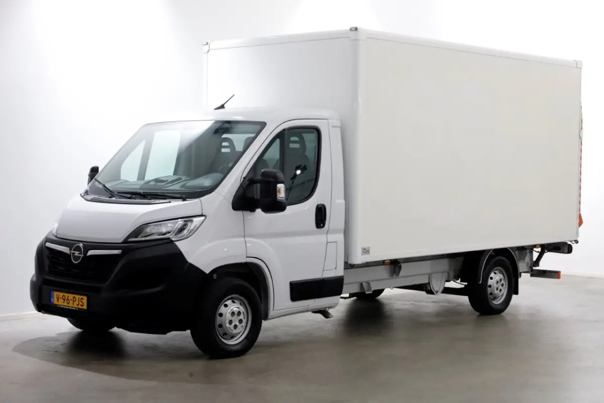 2.2D 140pk Bakwagen met laadklep 1.060kg laadvermogen 07-2022