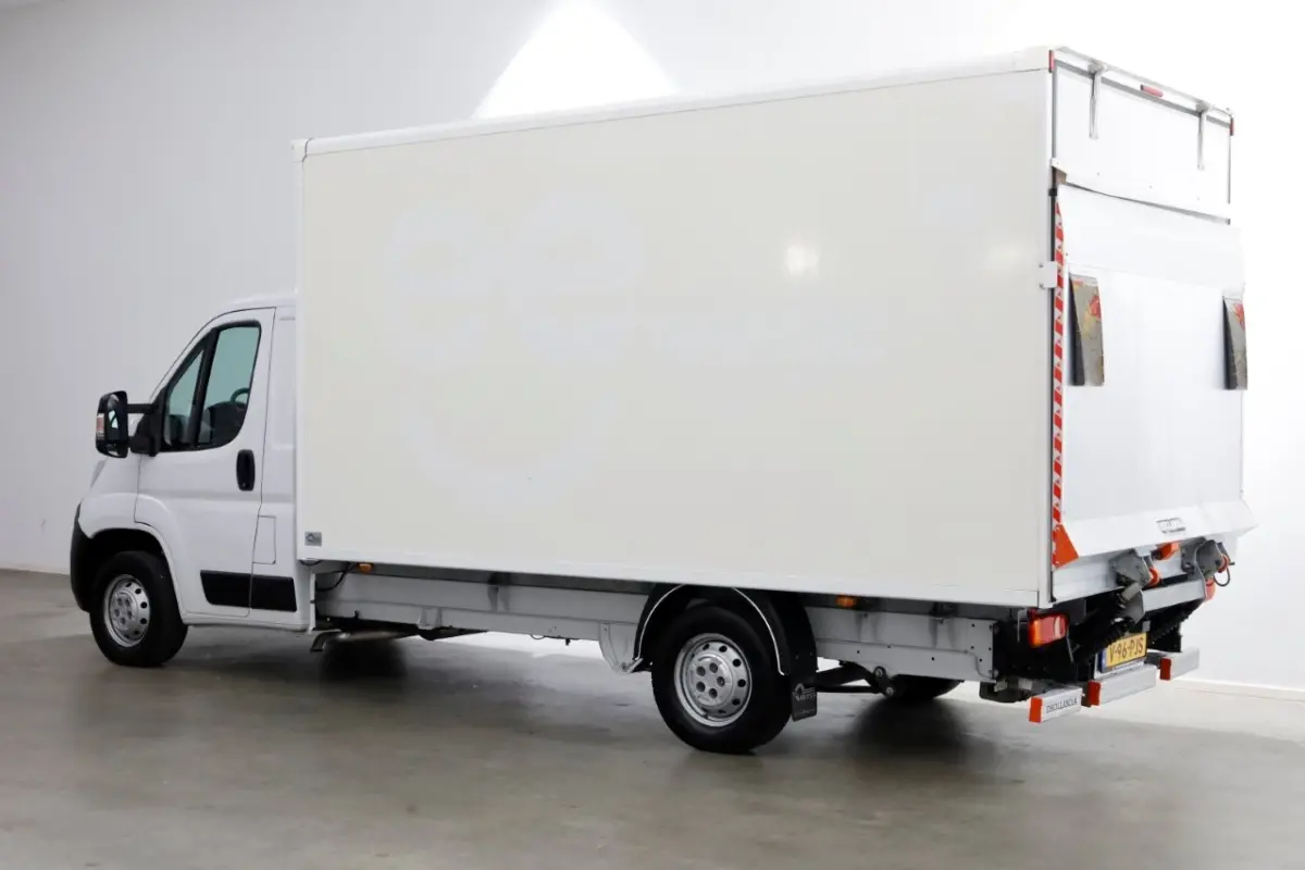 2.2D 140pk Bakwagen met laadklep 1.060kg laadvermogen 07-2022