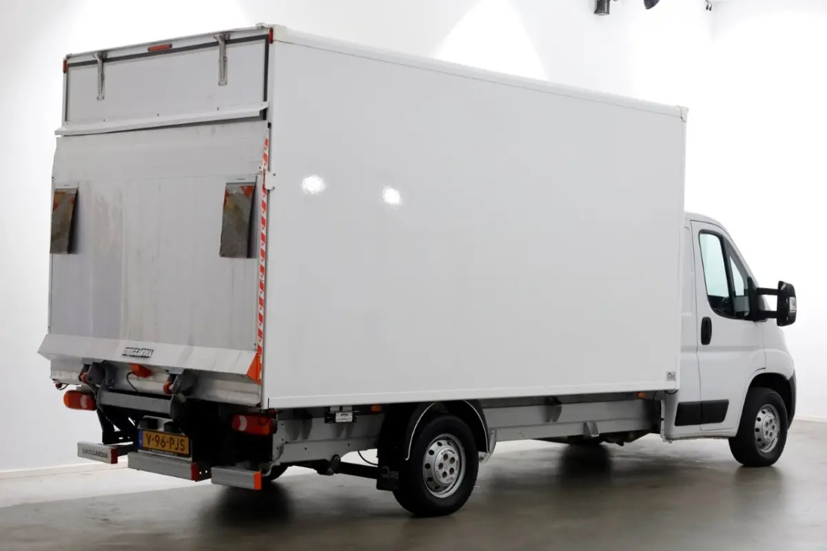 2.2D 140pk Bakwagen met laadklep 1.060kg laadvermogen 07-2022