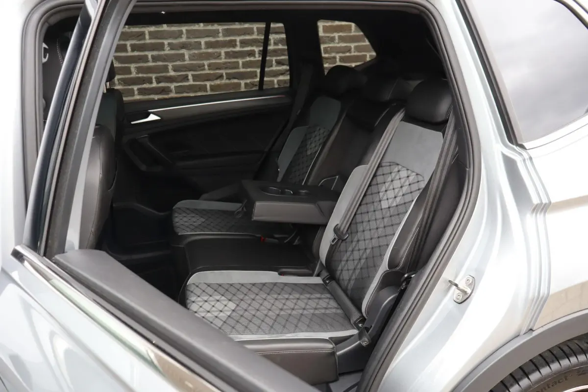 1.5 TSI 150pk DSG R-Line Business | 360 Camera | Panoramadak | Trekhaak Wegklapbaar