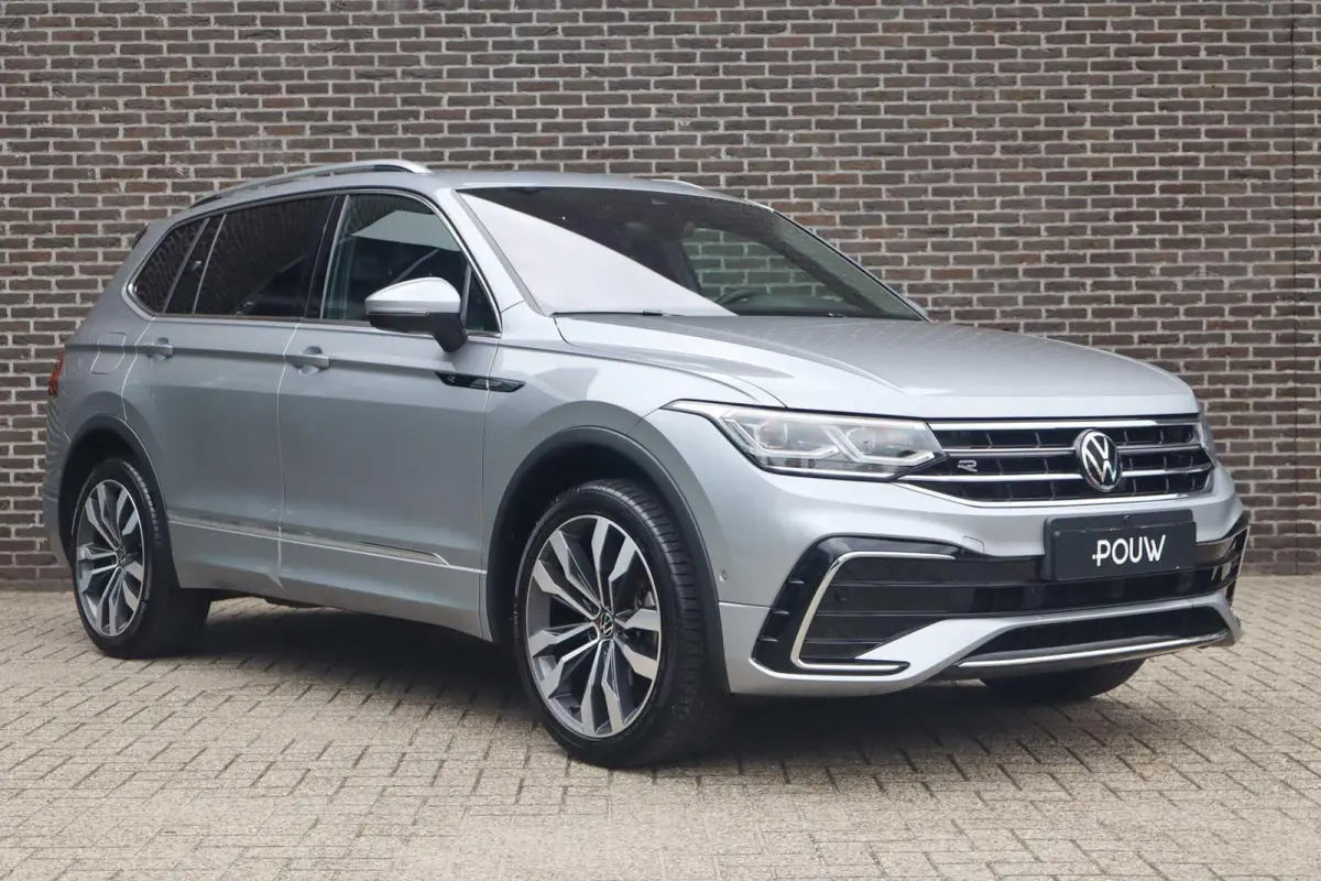 1.5 TSI 150pk DSG R-Line Business | 360 Camera | Panoramadak | Trekhaak Wegklapbaar