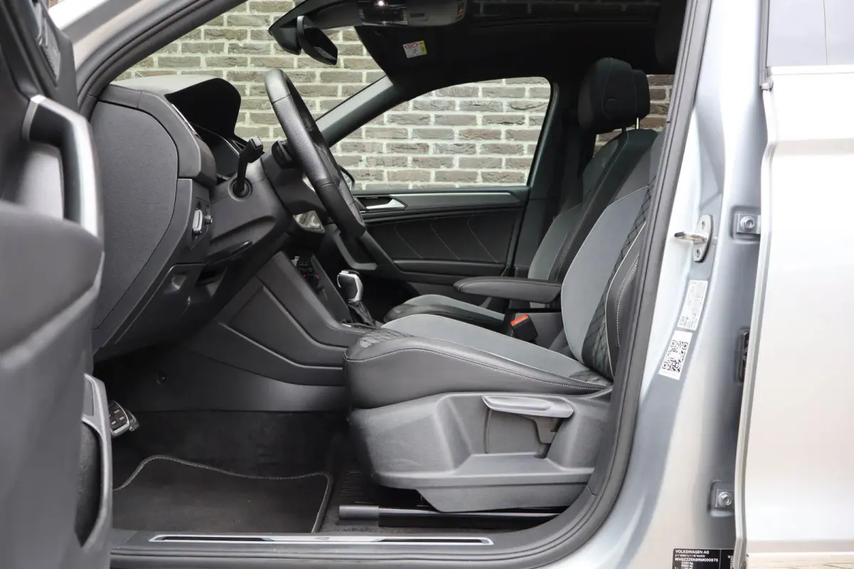 1.5 TSI 150pk DSG R-Line Business | 360 Camera | Panoramadak | Trekhaak Wegklapbaar