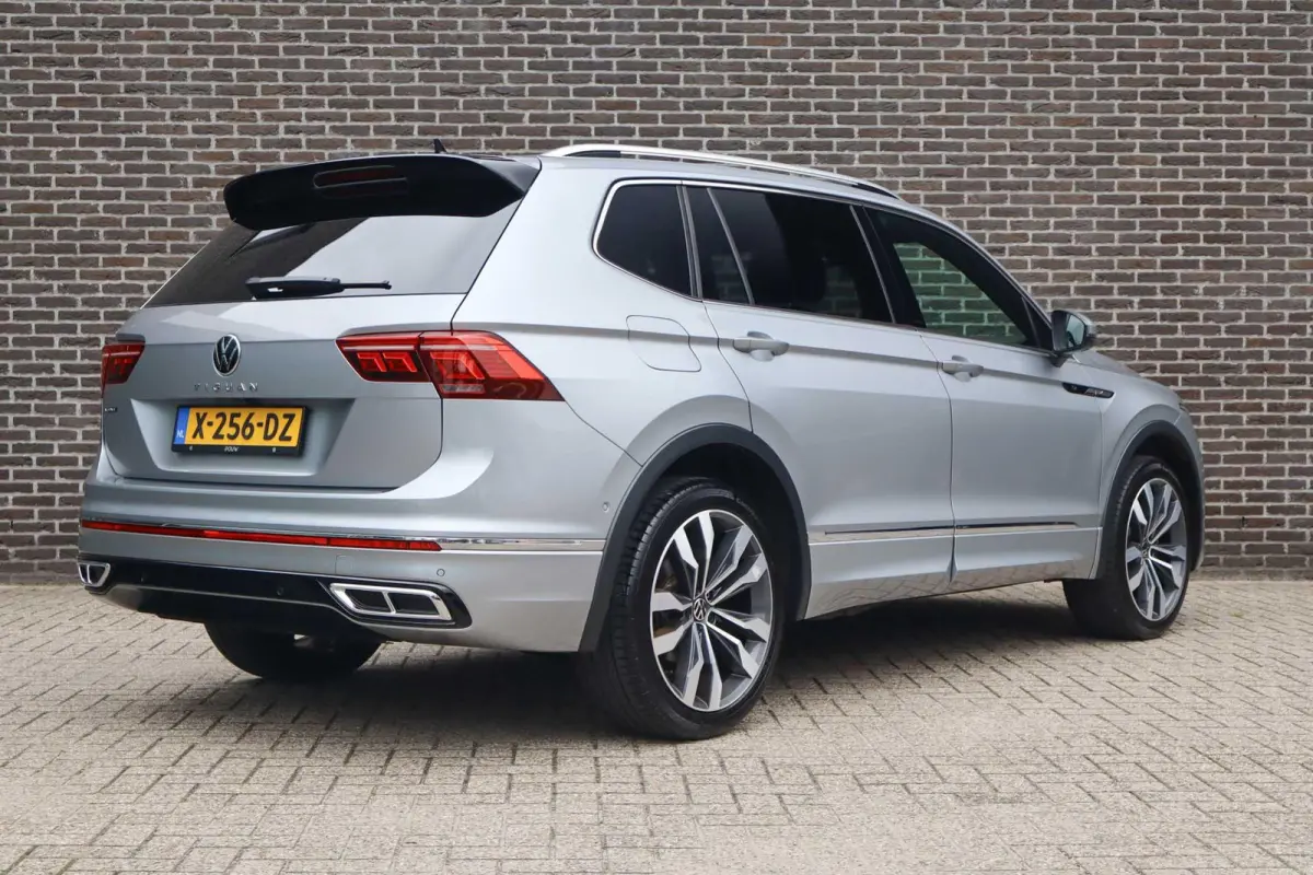 1.5 TSI 150pk DSG R-Line Business | 360 Camera | Panoramadak | Trekhaak Wegklapbaar