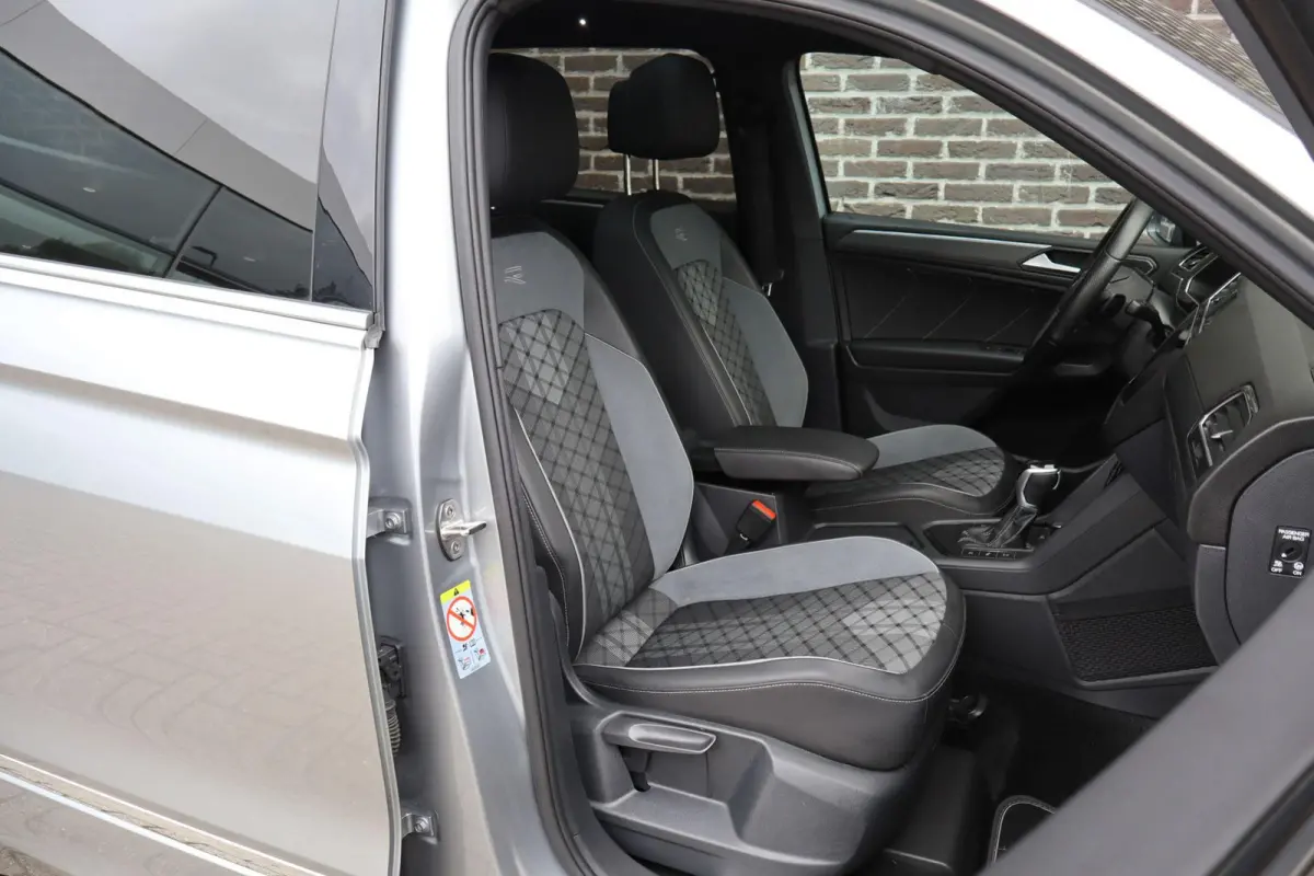 1.5 TSI 150pk DSG R-Line Business | 360 Camera | Panoramadak | Trekhaak Wegklapbaar