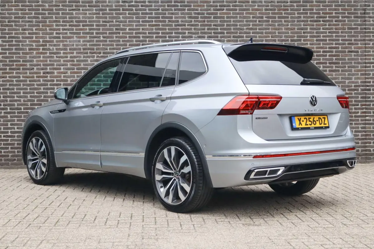 1.5 TSI 150pk DSG R-Line Business | 360 Camera | Panoramadak | Trekhaak Wegklapbaar