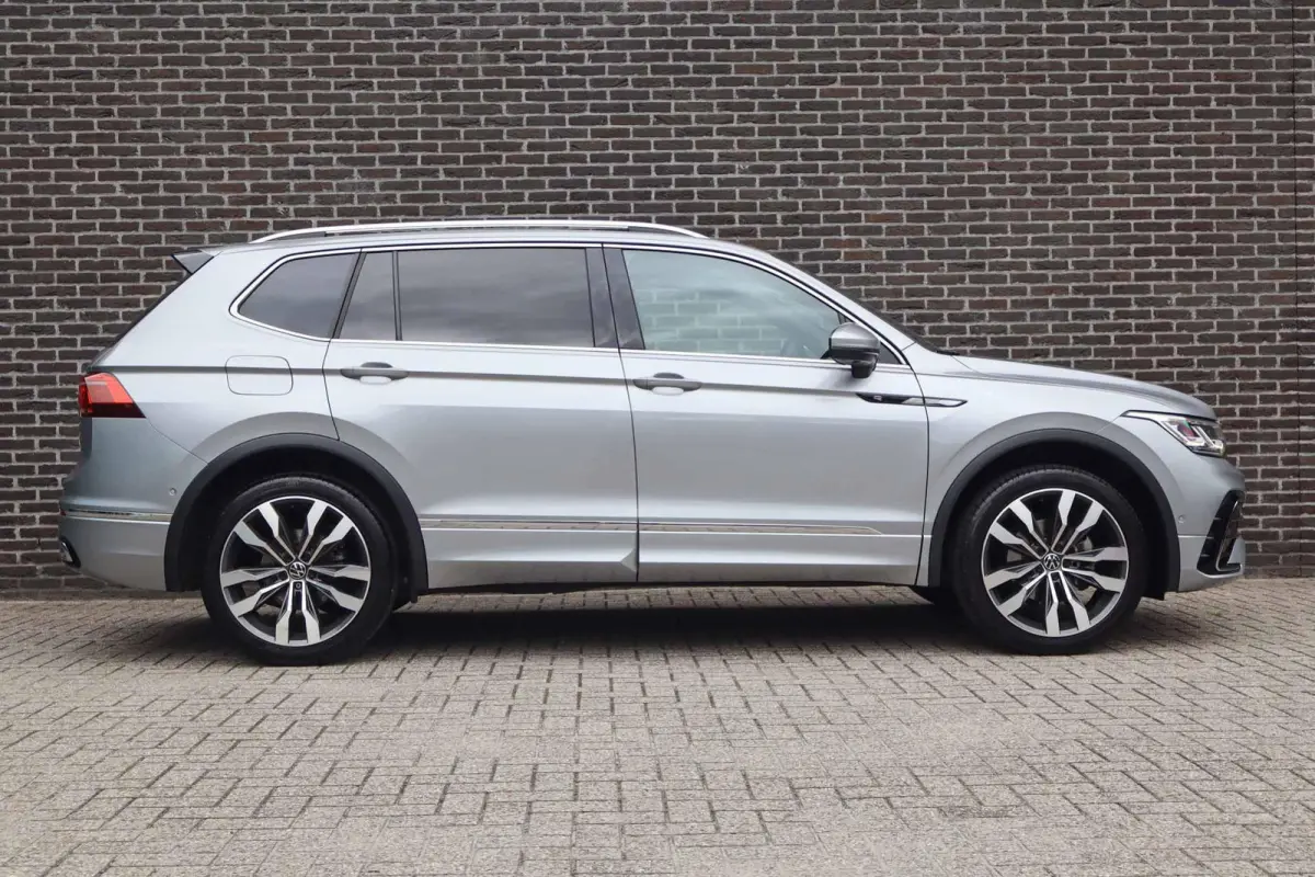 1.5 TSI 150pk DSG R-Line Business | 360 Camera | Panoramadak | Trekhaak Wegklapbaar