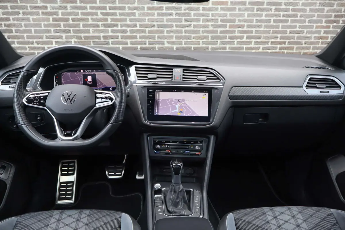 1.5 TSI 150pk DSG R-Line Business | 360 Camera | Panoramadak | Trekhaak Wegklapbaar