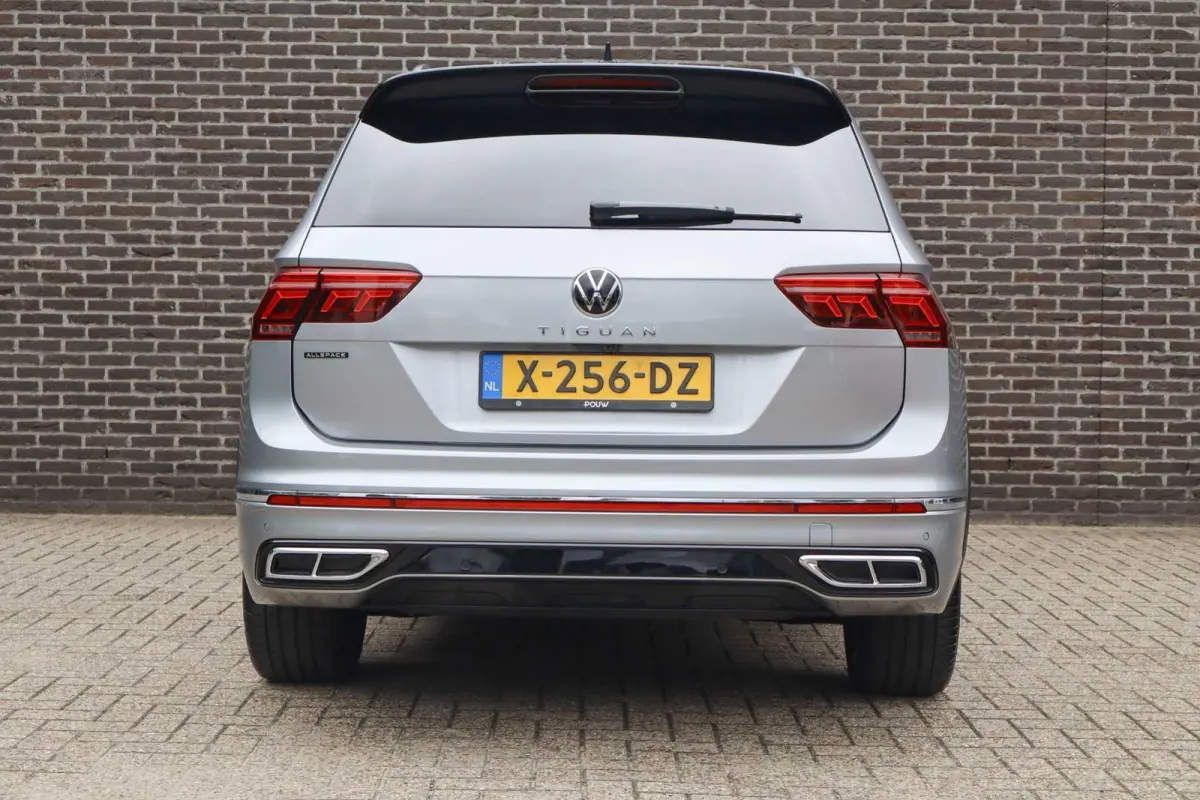 1.5 TSI 150pk DSG R-Line Business | 360 Camera | Panoramadak | Trekhaak Wegklapbaar