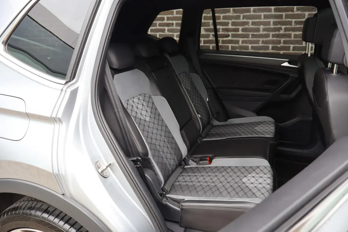1.5 TSI 150pk DSG R-Line Business | 360 Camera | Panoramadak | Trekhaak Wegklapbaar