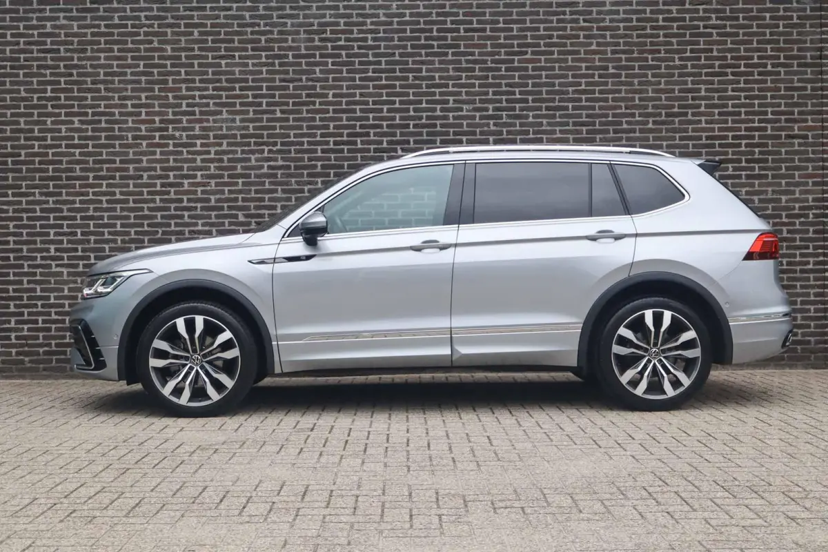 1.5 TSI 150pk DSG R-Line Business | 360 Camera | Panoramadak | Trekhaak Wegklapbaar