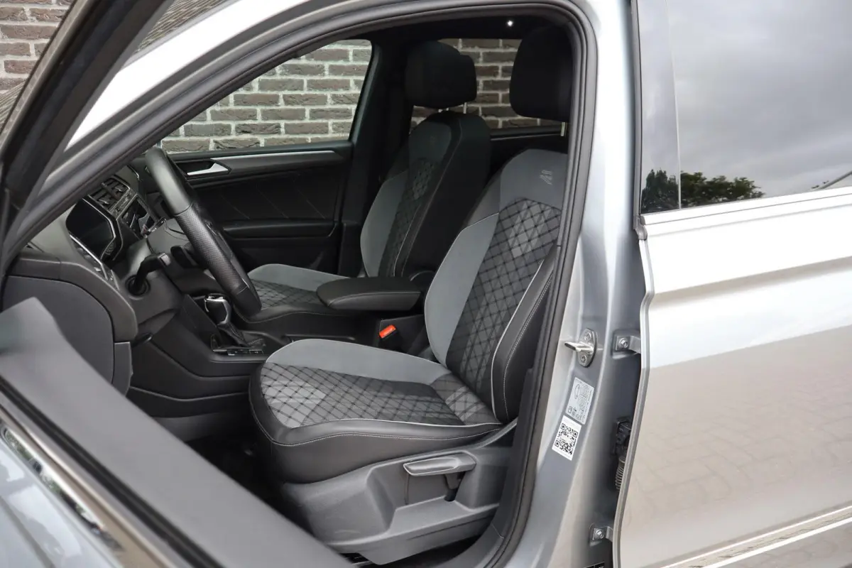 1.5 TSI 150pk DSG R-Line Business | 360 Camera | Panoramadak | Trekhaak Wegklapbaar