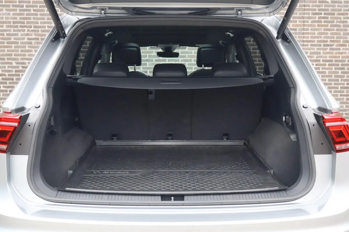 1.5 TSI 150pk DSG R-Line Business | 360 Camera | Panoramadak | Trekhaak Wegklapbaar