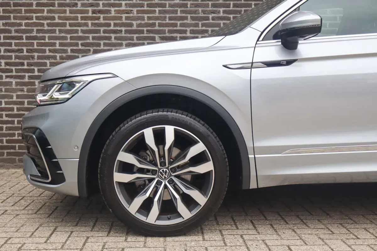 1.5 TSI 150pk DSG R-Line Business | 360 Camera | Panoramadak | Trekhaak Wegklapbaar
