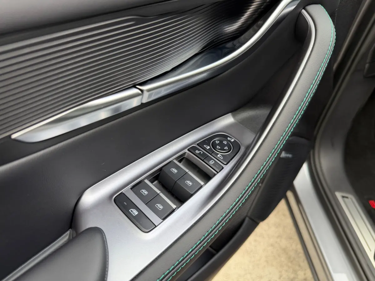 1.5 DM-i FWD Boost | 360 | Pano | Leder | CarPlay | Full options