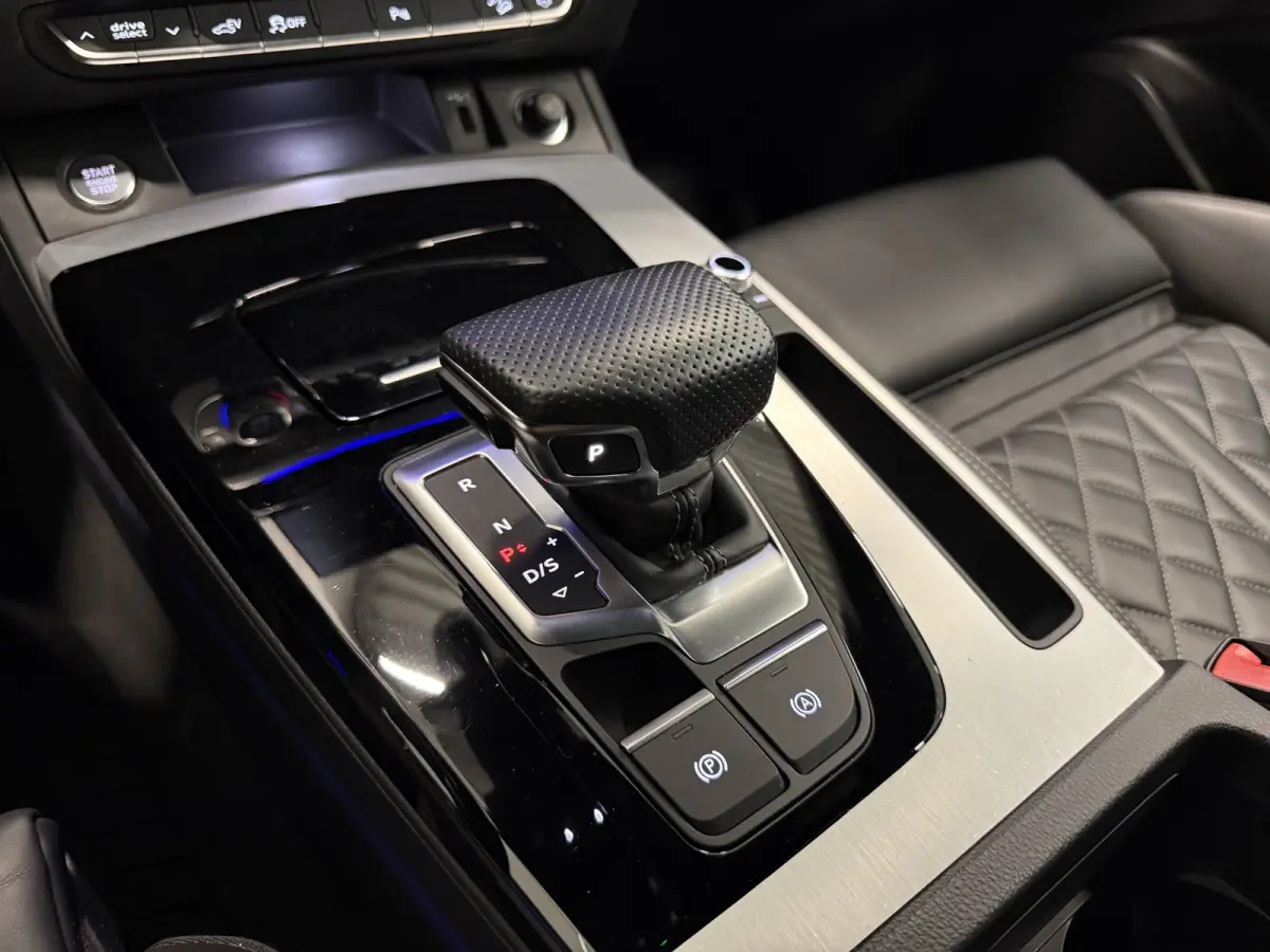 55 TFSI e quattro S-Line BLACK RS-LEER/HEAD-UP/TREKHAAK/20"/CAMERA/SOH 90%/SFEER/CARPLAY/MATRIX/KEYLESS/BLACK-OPTIC PLUS/3X S-LINE/AUDI DEALER HISTORIE